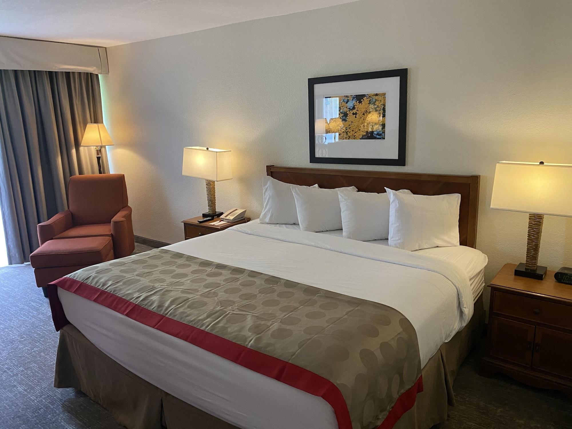 Ramada By Wyndham Midtown Hotel 4*