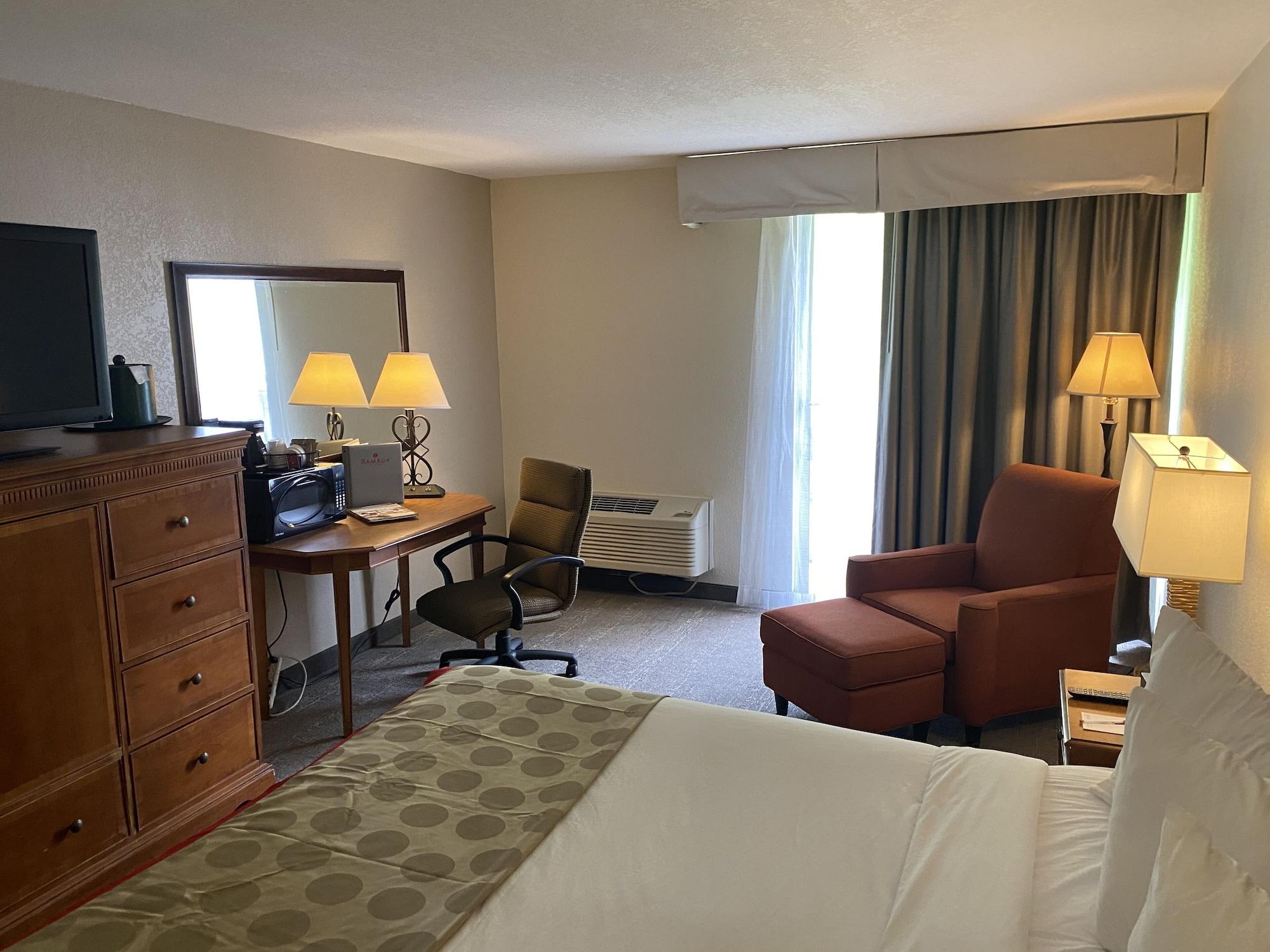Ramada By Wyndham Midtown Hotel Albuquerque