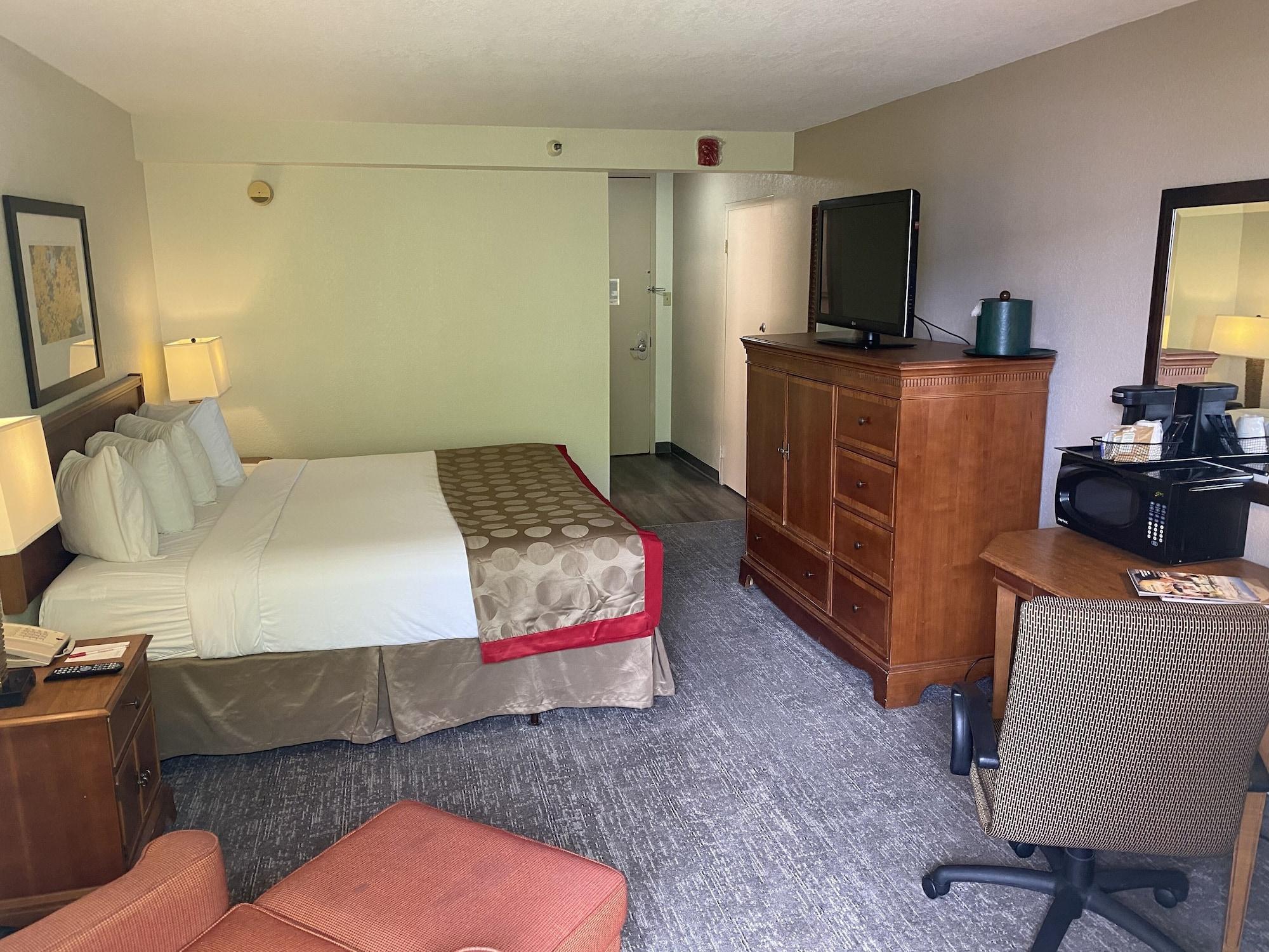 Ramada By Wyndham Midtown Hotel Albuquerque