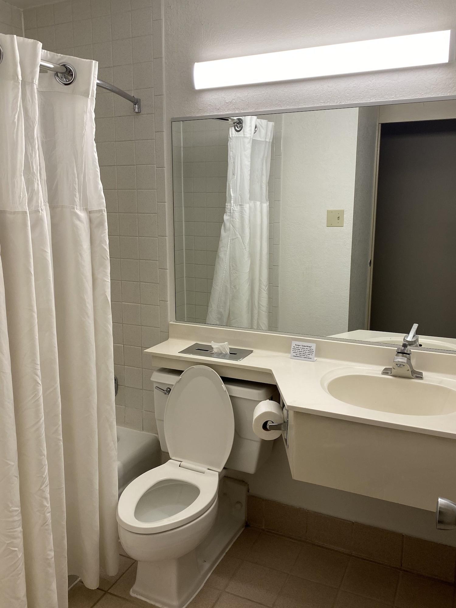 Ramada By Wyndham Midtown Hotel 4*