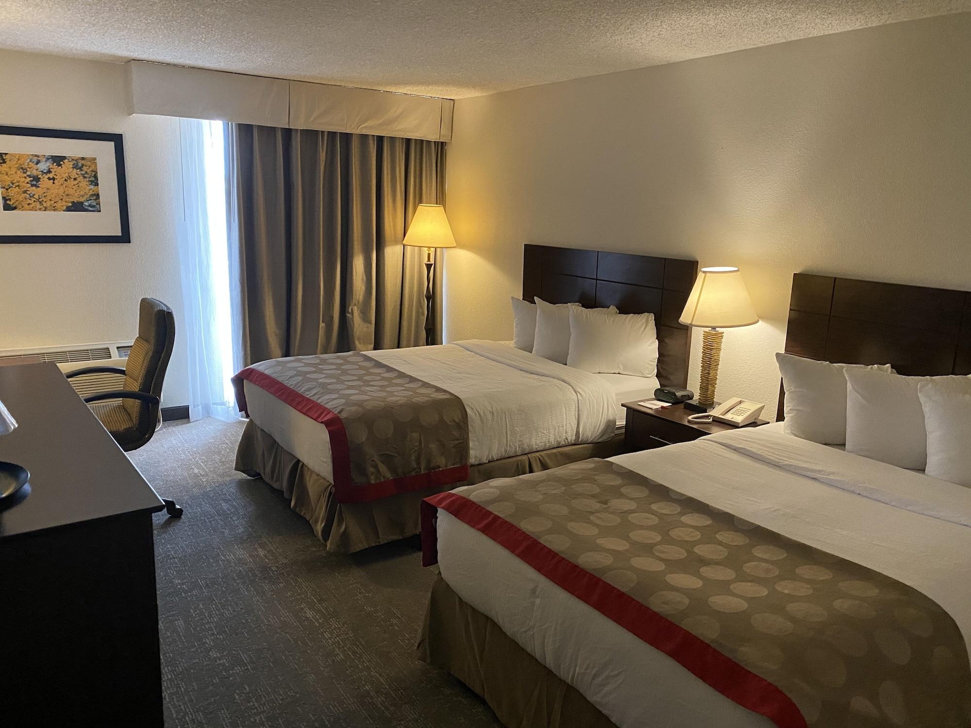 Hotel Ramada By Wyndham Midtown 4*