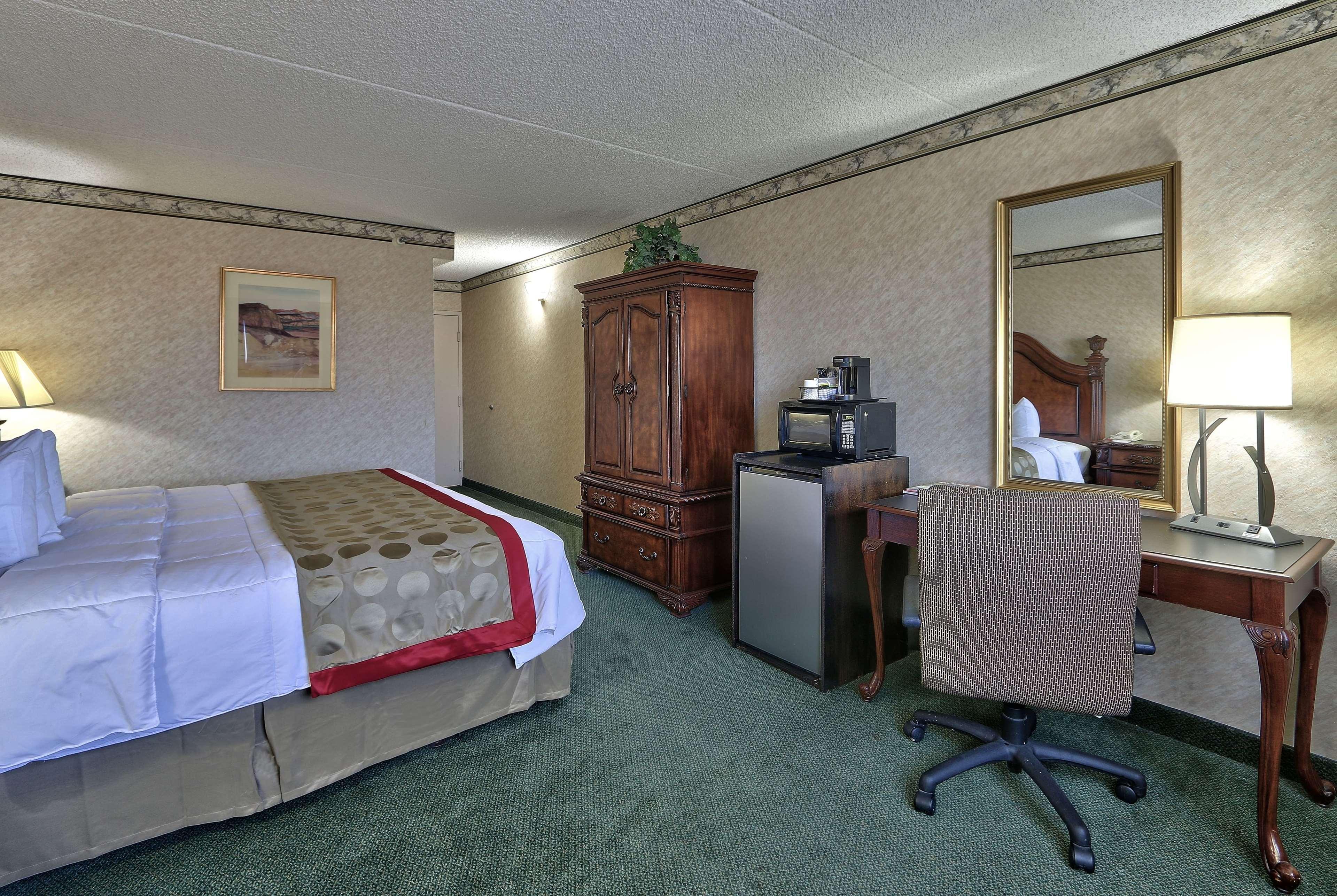 Hotel Ramada By Wyndham Midtown Albuquerque