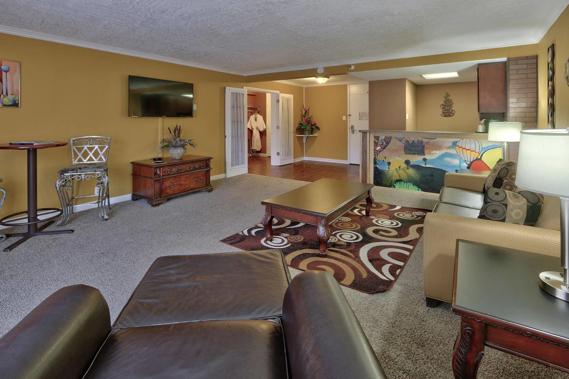 Hotel Ramada By Wyndham Midtown Albuquerque