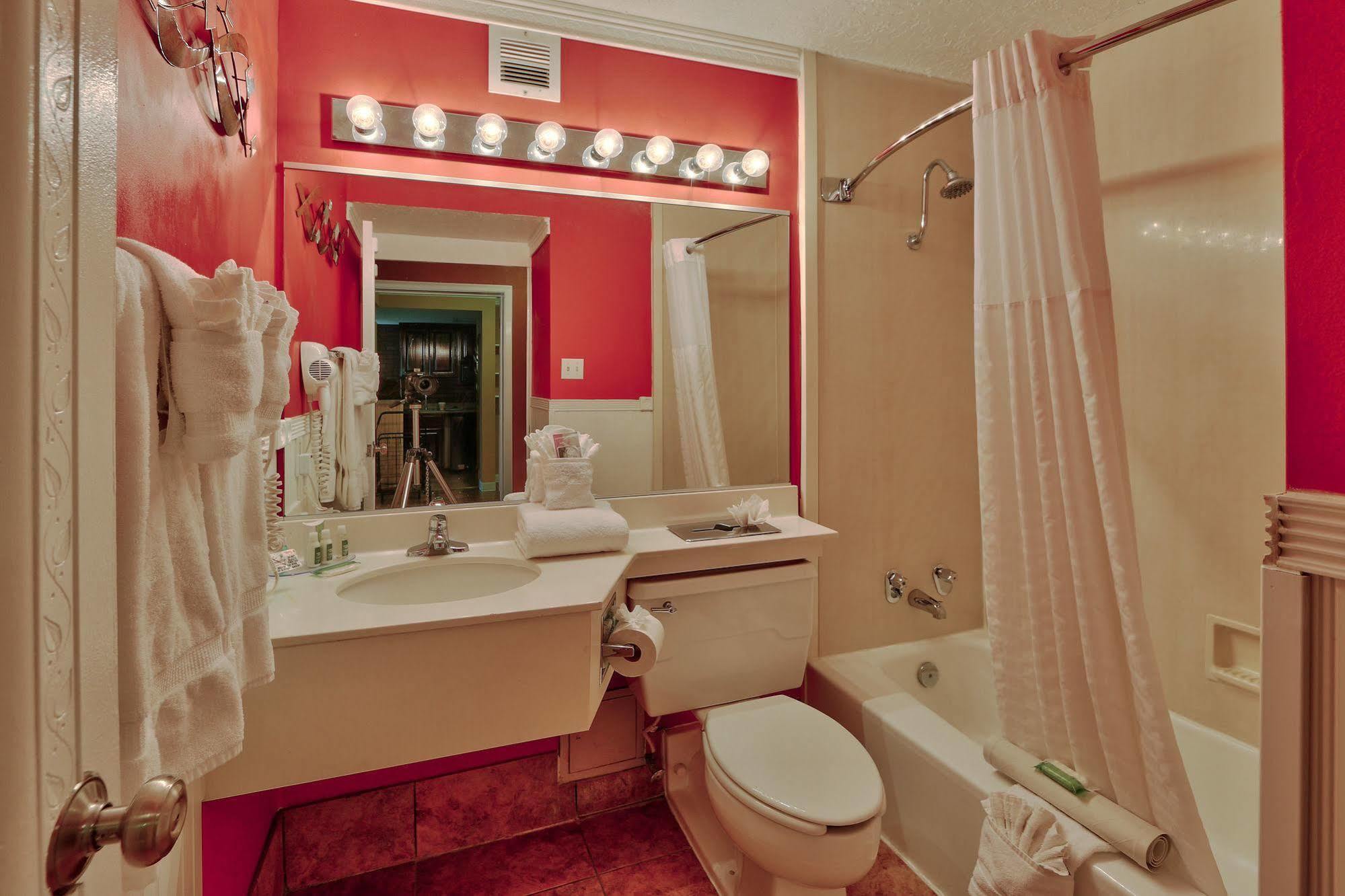 Ramada By Wyndham Midtown Hotel Albuquerque