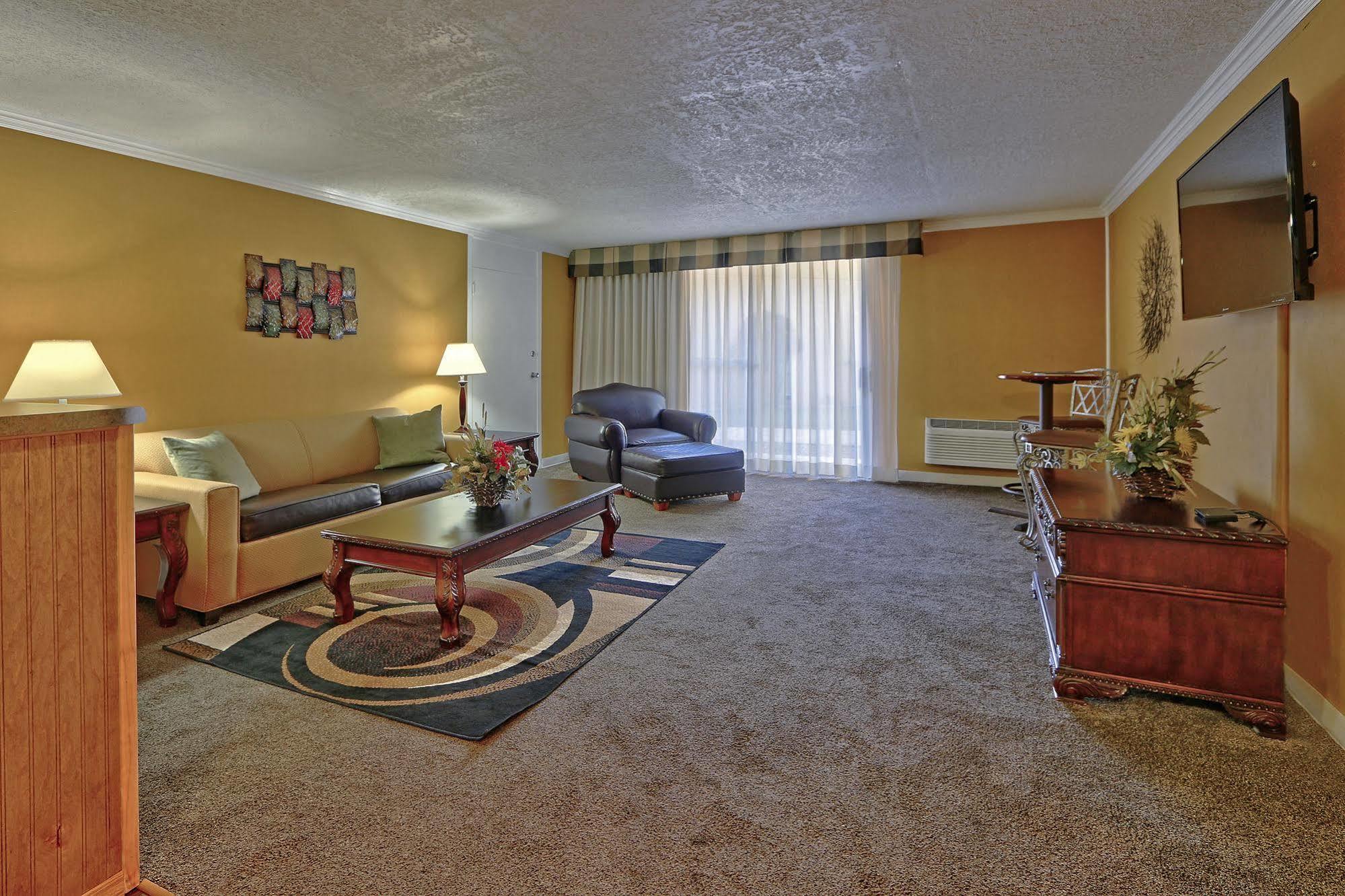 Hotel Ramada By Wyndham Midtown Albuquerque
