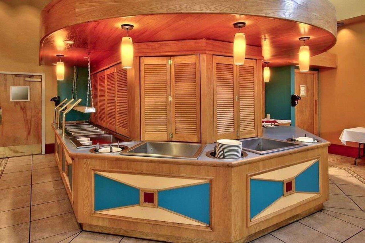 Ramada By Wyndham Midtown Hotel 4*