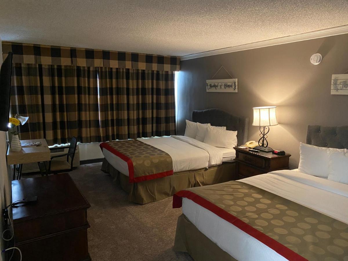 Hotel Ramada By Wyndham Midtown 4*