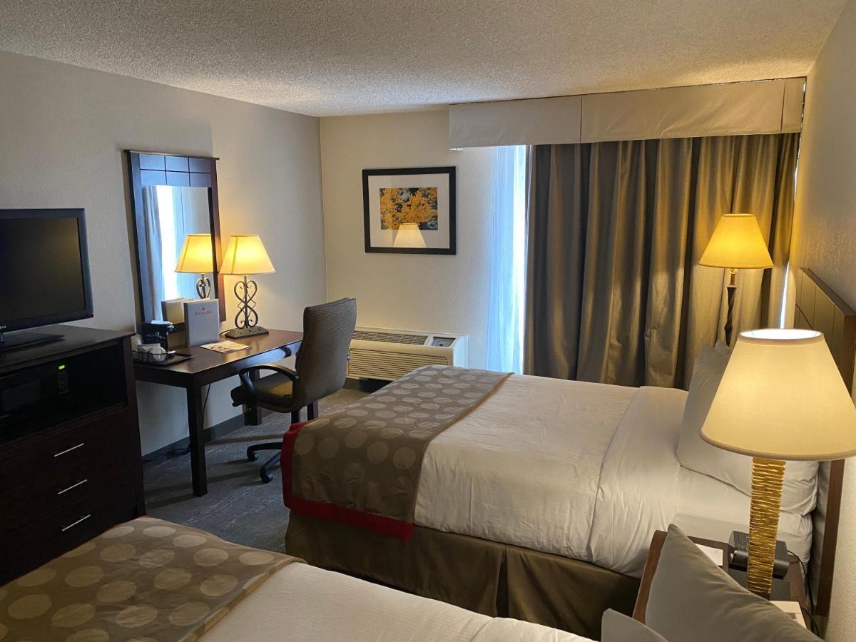 Ramada By Wyndham Midtown 4*